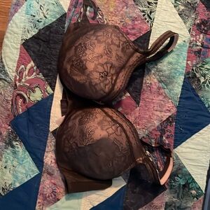 Beautiful gray, purple lace bra. EUC